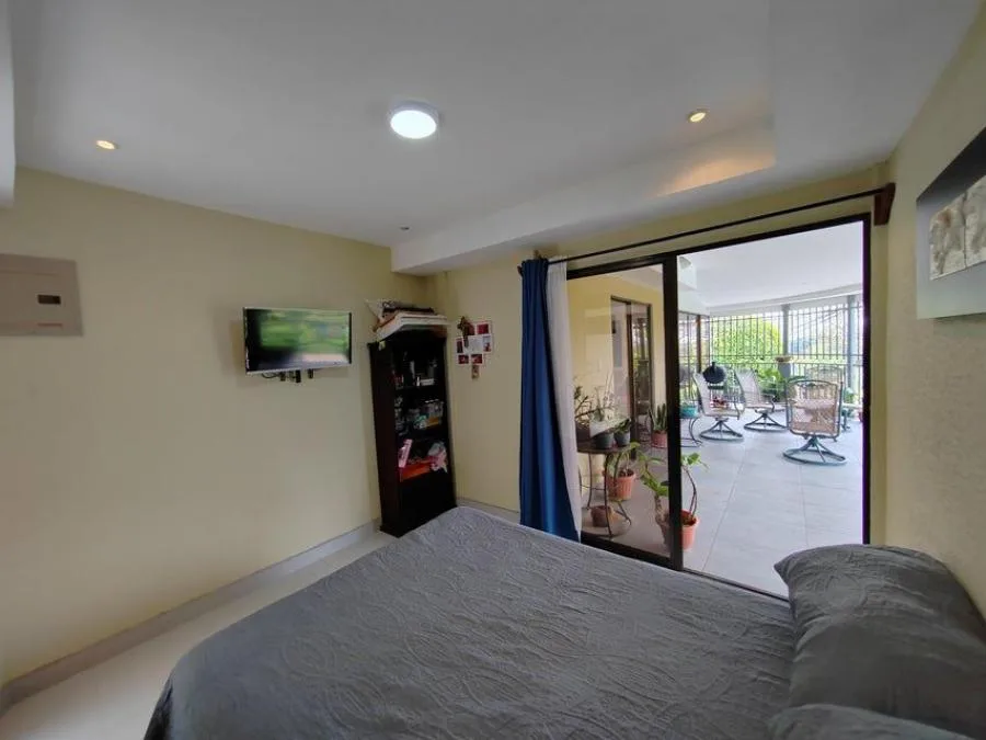 Venta de casa con espacio 3 carros Moravia - Venta en Moravia — photo 5
