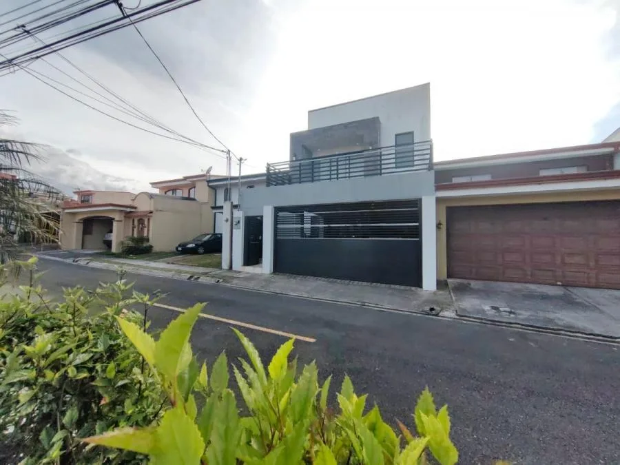 Casa de tres pisos en residencial privado Villa Andrea, Coronado RAH 231669 - Venta en Vasquez de Coronado