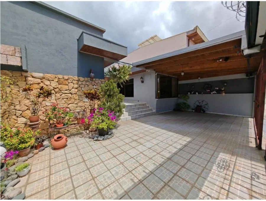 Venta de casa de una planta en Urb Las Rosas, Tibas #5479 - Venta en Tibás