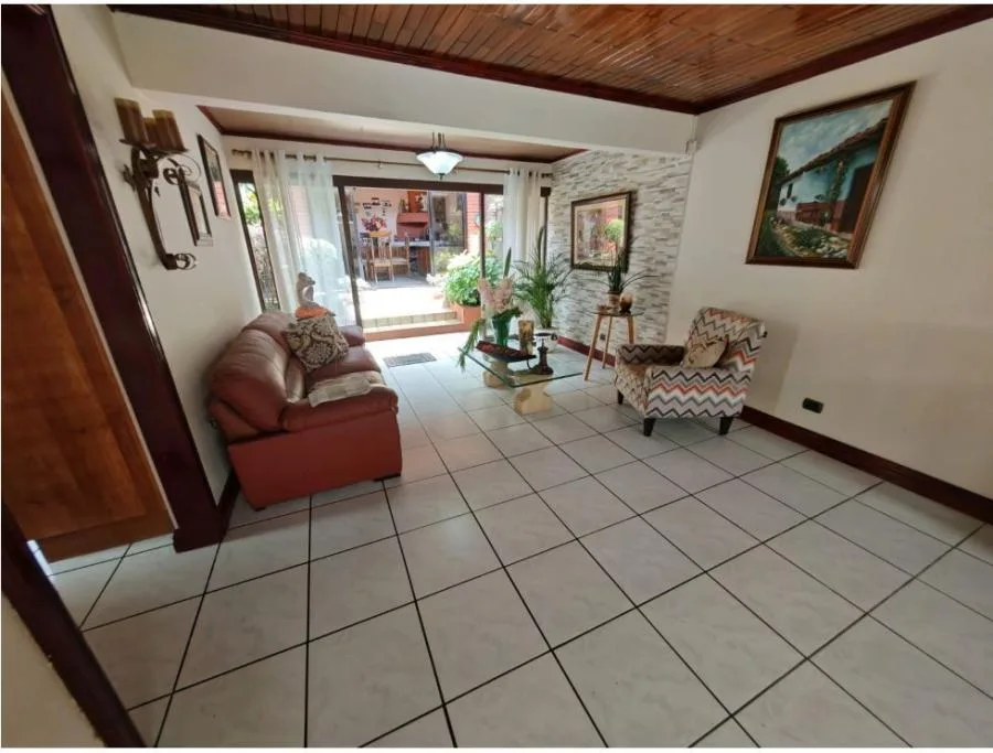 Venta de casa de una planta en Urb Las Rosas, Tibas #5479 - Venta en Tibás — photo 2
