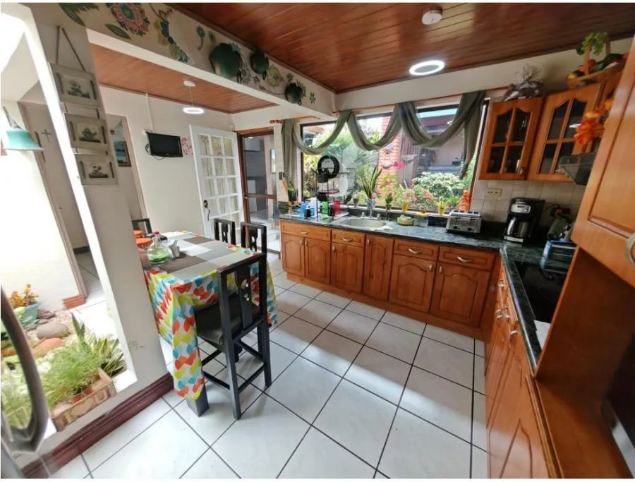 Venta de casa de una planta en Urb Las Rosas, Tibas #5479 - Venta en Tibás — photo 3
