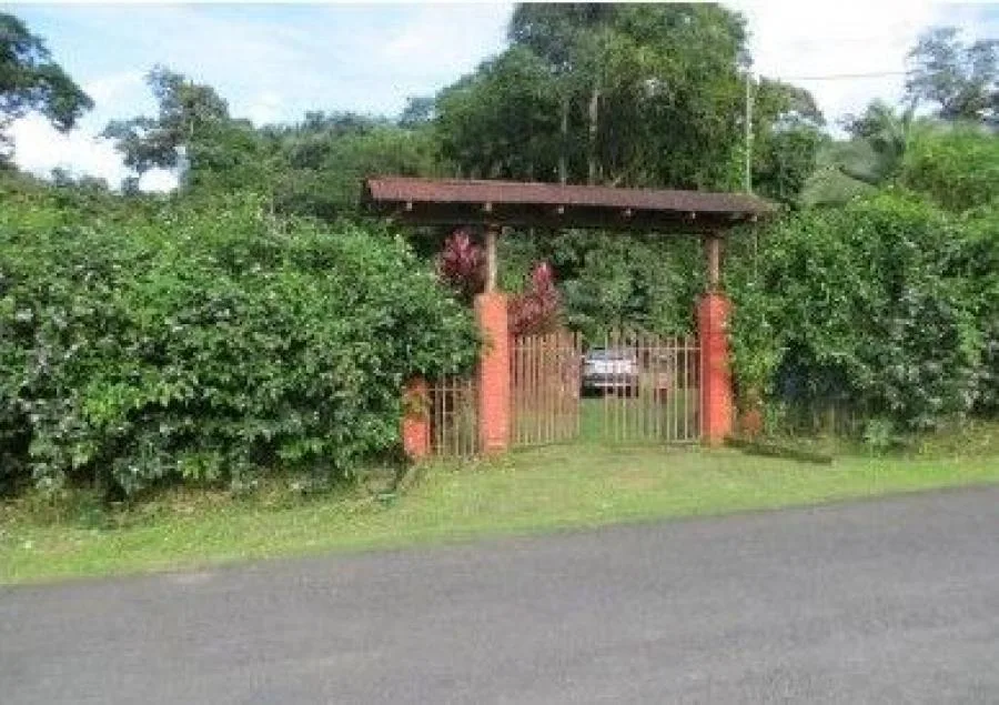 LIMON GUAPILES RENTO CASA CON PROPIEDAD DE 2.000 M2 - Alquiler / Renta en Guápiles