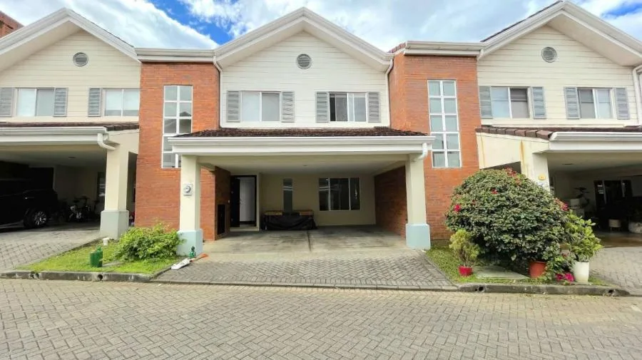 CASA EN VENTA EN ESCAZU, MLS #26-184 - Venta en Escazú