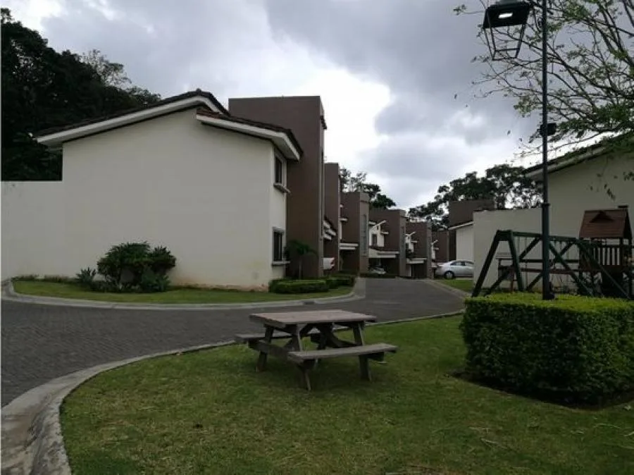 Casa en venta en Cuidad Colon - PDC897077 - Venta en Mora — photo 2