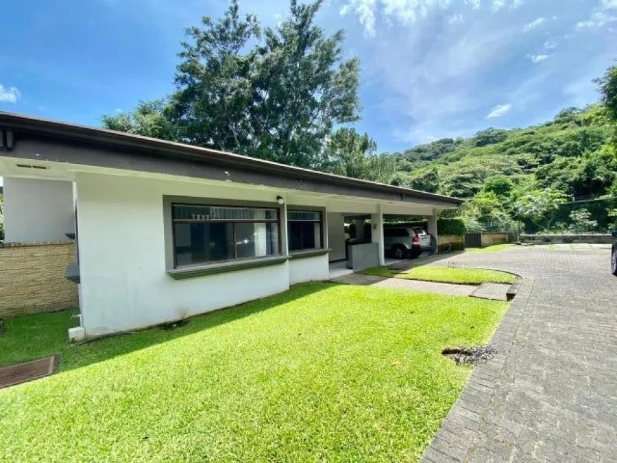 Venta de Hermosa Casa en Santa Ana San José  - Venta en Santa Ana
