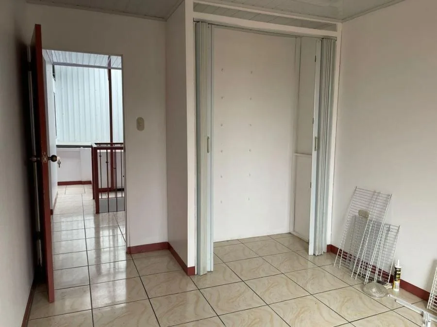 Venta de casa en Goicoechea, Calle Blancos en 65 000 000 de colones  (DJV 24-794) - Venta en Goicoechea — photo 2