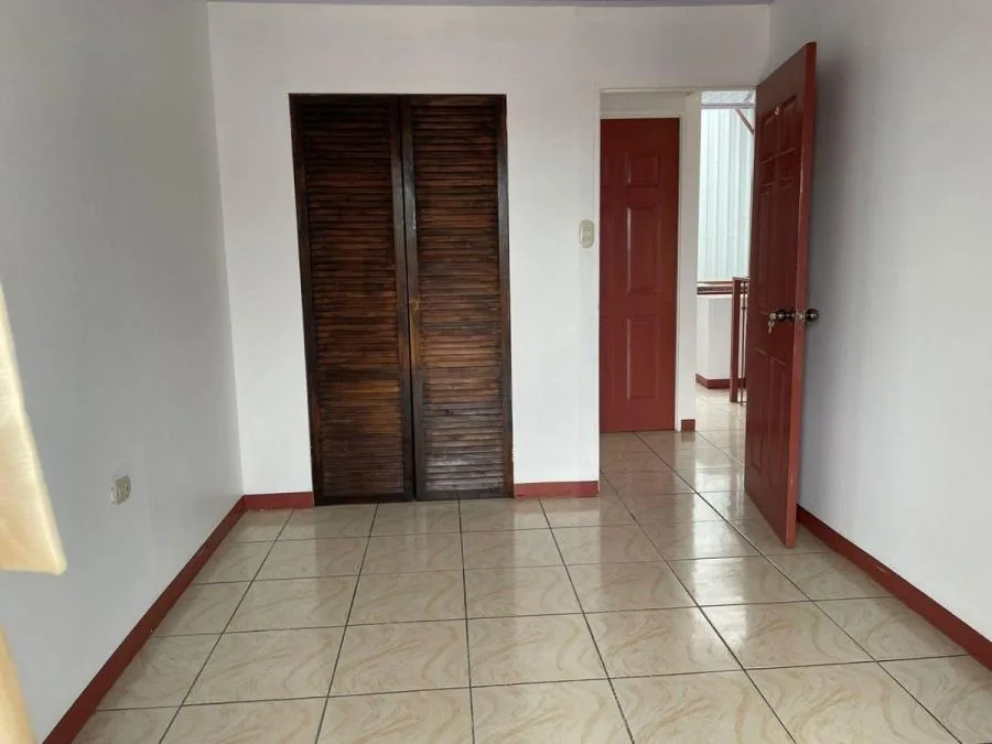 Venta de casa en Goicoechea, Calle Blancos en 65 000 000 de colones  (DJV 24-794) - Venta en Goicoechea — photo 3