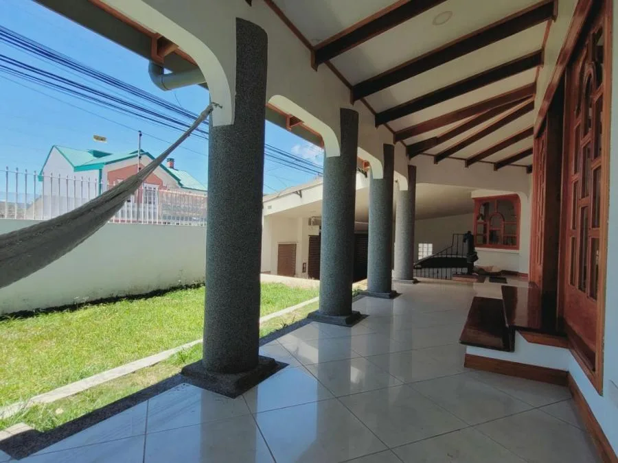 Alquiler de Casa con uso de suelo mixto en Guayabos de Curridabat MGA - Alquiler / Renta en Curridabat