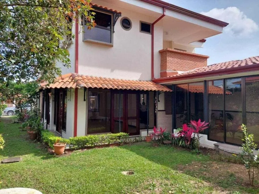 Casa en alquiler de 4 habitaciones en Santa Ana Centro MGA - Alquiler / Renta en Santa Ana