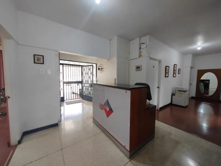 Oficina en Alquiler en Carmen, San José. RAH 24-981 - Alquiler / Renta en Carmen