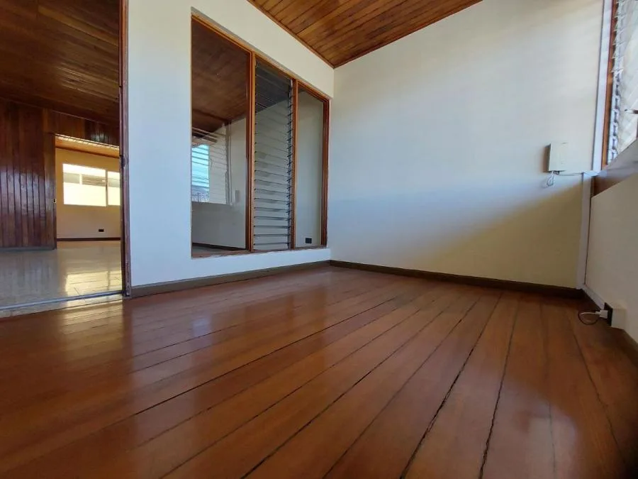 Alquiler de oficina  de 120 m2 en Nunciatura Rohrmoser MGA - Alquiler / Renta en Pavas