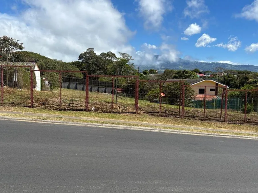 Venta de casa en Residencial Privado en Santo Domingo de Heredia #DE012  - Venta en Santo Domingo