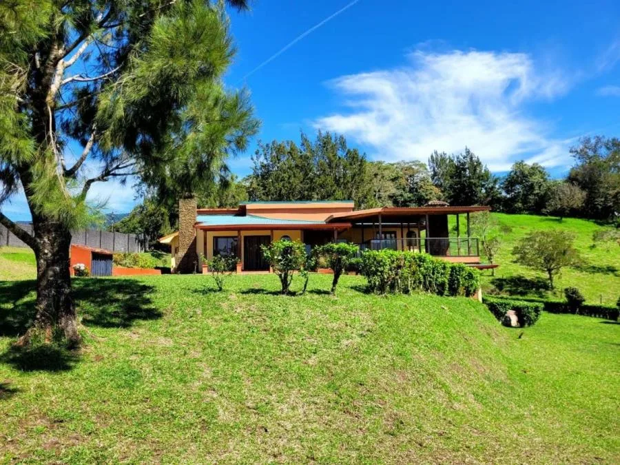 Venta de Magnifica Casa en San Jerónimo, Moravia / OFC Mls. 25-747 - Venta en Moravia