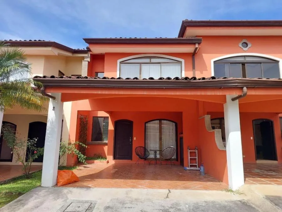 CASA EN VENTA EN SANTA ANA, MLS #26-671 - Venta en Santa Ana