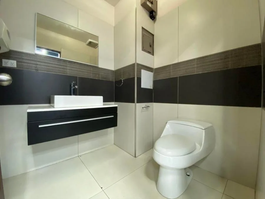 Venta de Excelente Local Comercial en Uruca, San José. RAH 25-532 - Venta en Uruca — photo 4