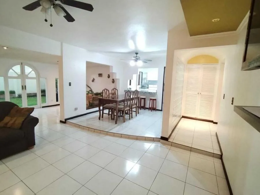 CASA EN VENTA EN RESIDENCIAL EL SOLAR, URUCA RAH 24690  - Venta en Uruca — photo 2
