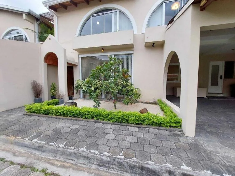 CASA EN VENTA, SAN RAFAEL ESCAZÚ, $325.000 Cod#24-33 - Venta en Escazú