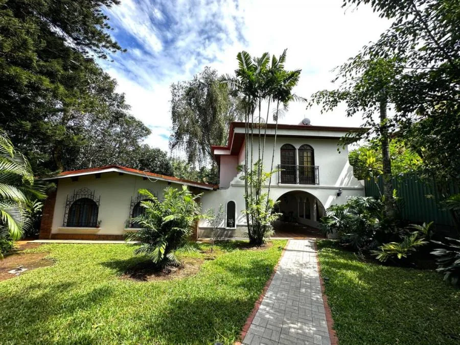 VENTA DE EXCLUSIVA PROPIEDAD, CON HOTEL, EN EL COYOL DE ALAJUELA (NR) - Venta en Garita