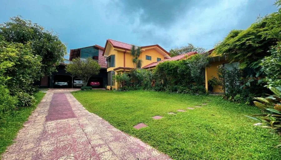 Venta de Propiedad 1 Casa + 3 Apartamentos en San Rafael de Heredia. RAH 25-1604 - Venta en San Rafael