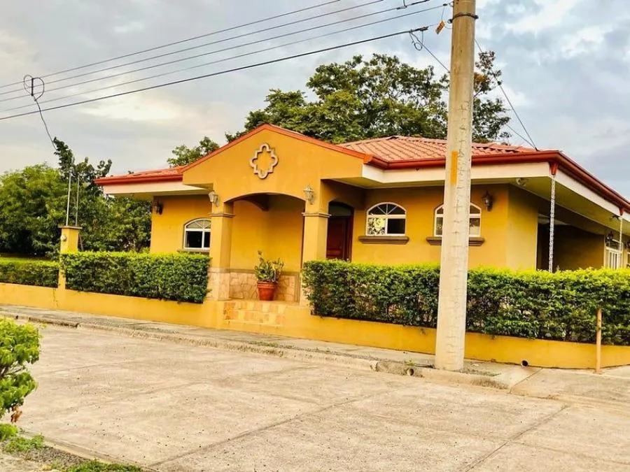 Casa en Venta en Orotina, Alajuela. RAH 24-1215 - Venta en Orotina
