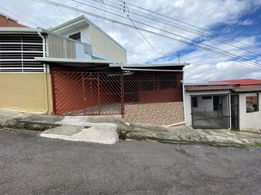 CASA EN VENTA EN URB. LAS FLORES, MORAVIA RAH 24330  - Venta en Moravia
