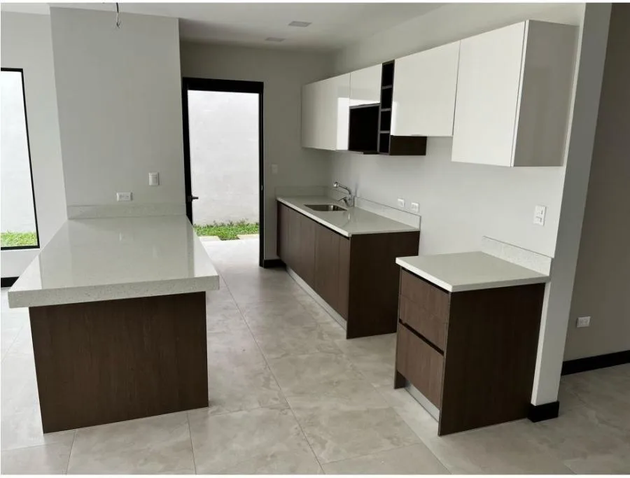 Venta de casa a estrenar en Residencial Quizarco, Santo Domingo de Heredia US$349,000 #EL002 - Venta en Santo Domingo — photo 3