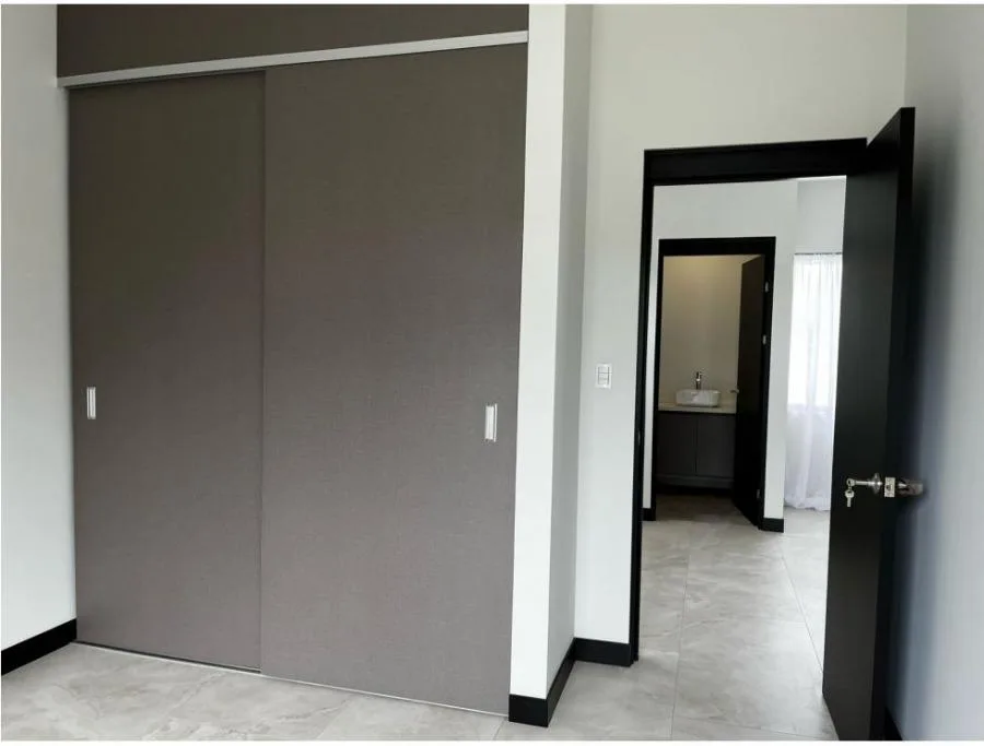 Venta de casa a estrenar en Residencial Quizarco, Santo Domingo de Heredia US$349,000 #EL002 - Venta en Santo Domingo — photo 4