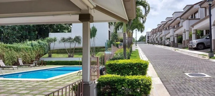 Venta de Casa en Ulloa, Heredia. RAH 24-1852 - Venta en Ulloa