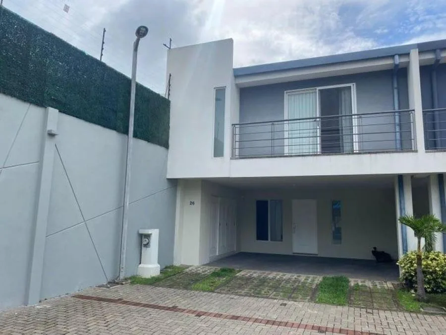 Alquiler de Casa en Brasil Santa Ana - Venta en Santa Ana