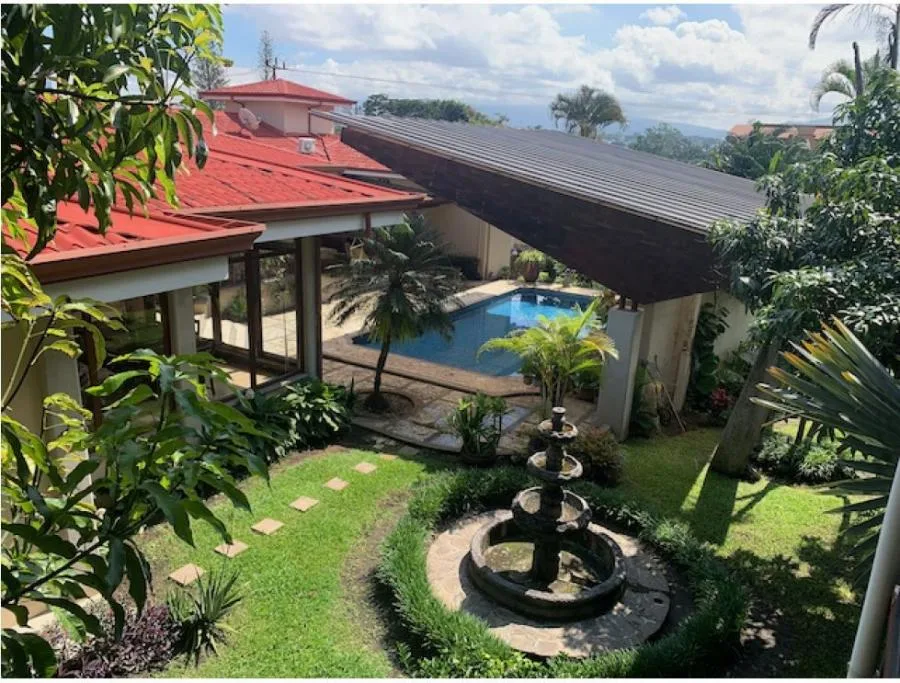 Venta de casa independiente en San Rafael de Escazu US$890,000 #JM012 - Venta en Escazú