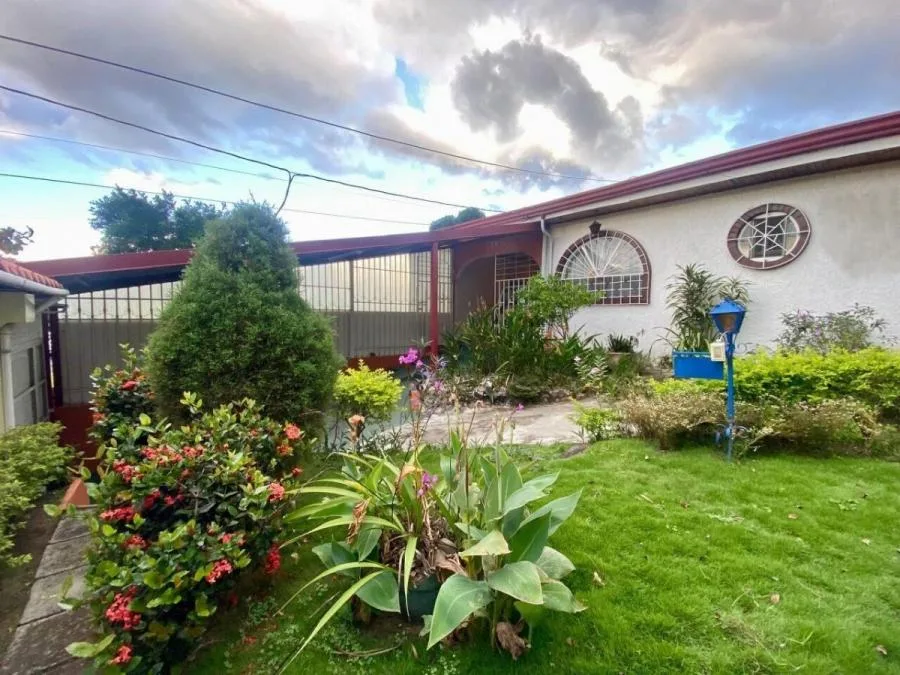 Venta de Casa en San Rafael de Escazû. RAH 25-1241 - Venta en Escazú