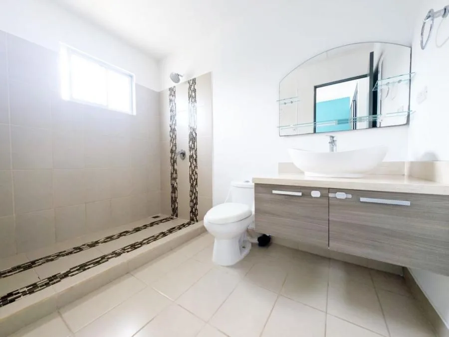 Venta de Casa con jardin en condominio en Mata de Platano Goicoechea  MGA - Venta en Goicoechea — photo 3