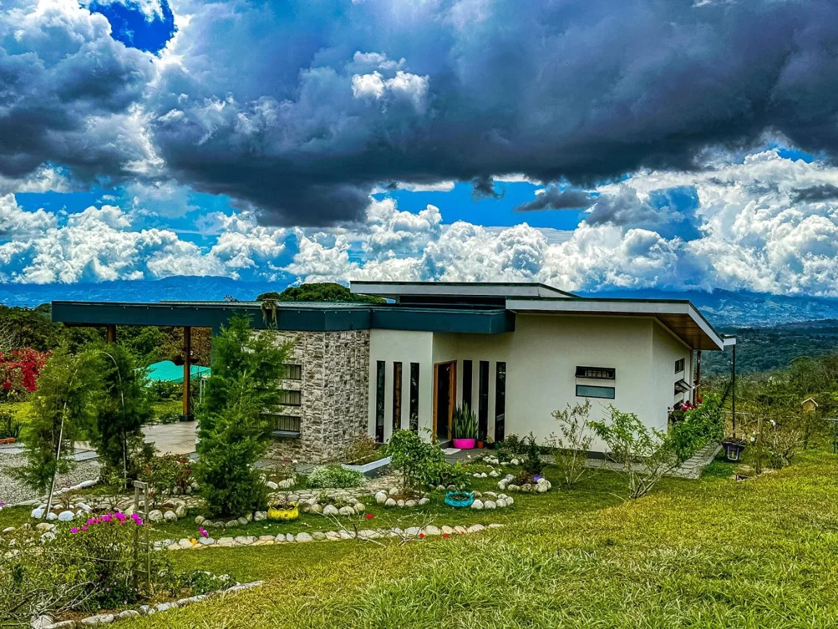 Casa en venta en Pérez Zeledón con amplio terreno con hermosas vistas  #26-985 GS - Venta en Pérez Zeledón