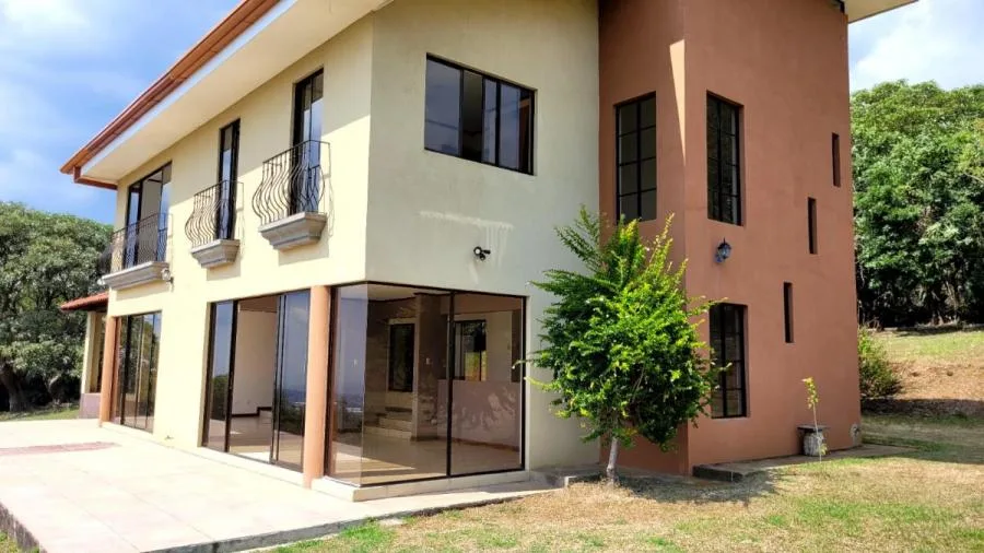 Se vende casa en San Rafael, Concepción, Heredia (DJ 23-409) - Venta en San Rafael