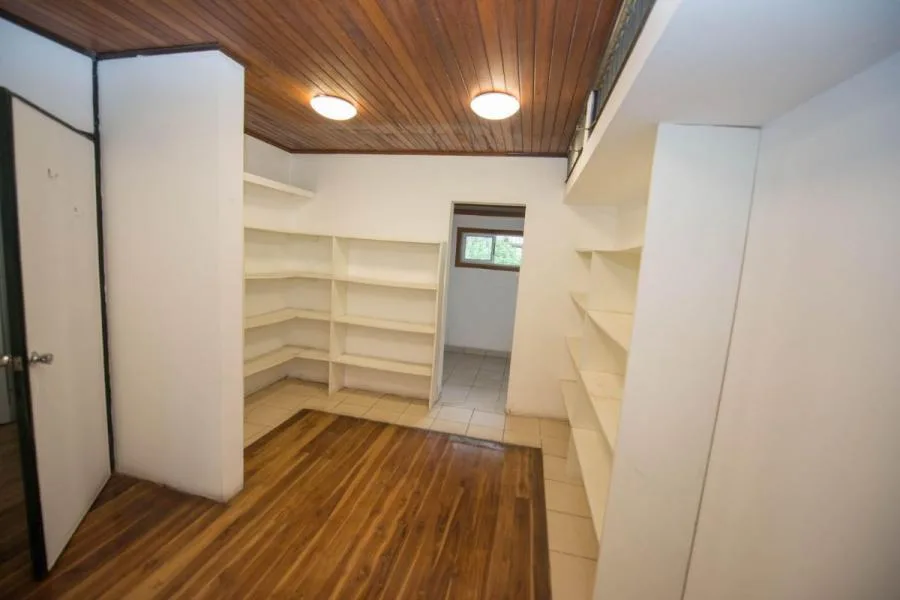 Alquiler de Casa con 8 habitaciones en La Uruca MGA - Alquiler / Renta en Uruca — photo 2