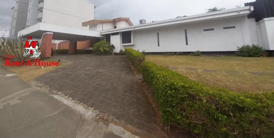 Alquiler de Casa con 8 habitaciones en La Uruca MGA - Alquiler / Renta en Uruca — photo 4