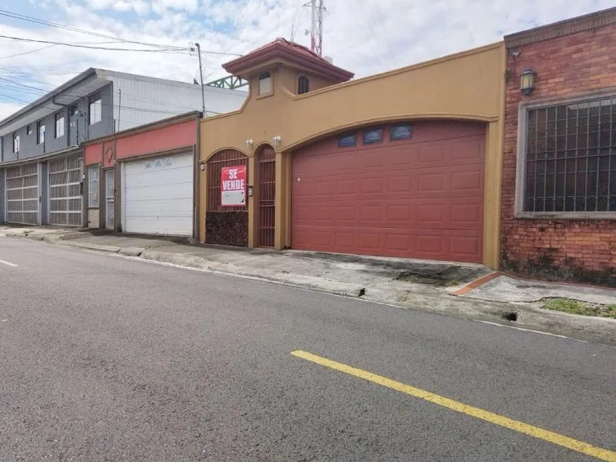 Casa en Venta en Mercedes Norte, Heredia. RAH 23-2463 - Venta en Mercedes