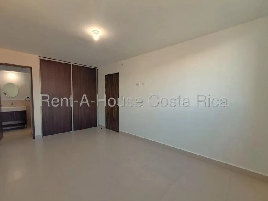 Alquiler de Moderno Apartamento en San Pablo de Heredia. - Alquiler / Renta en San Pablo — photo 3