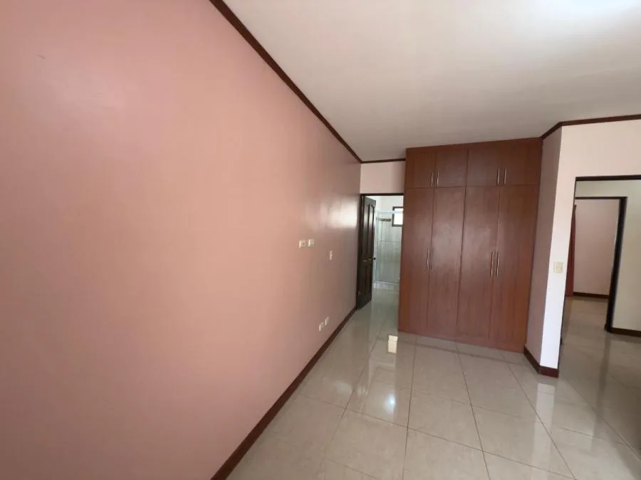 Venta de casa de una planta en Santo Domingo de Heredia # DE004 - Venta en Santo Domingo — photo 2