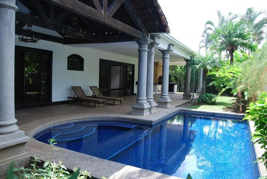 Venta de casa en Condominio Bosques de Lindora Santa Ana MGA - Venta en Santa Ana