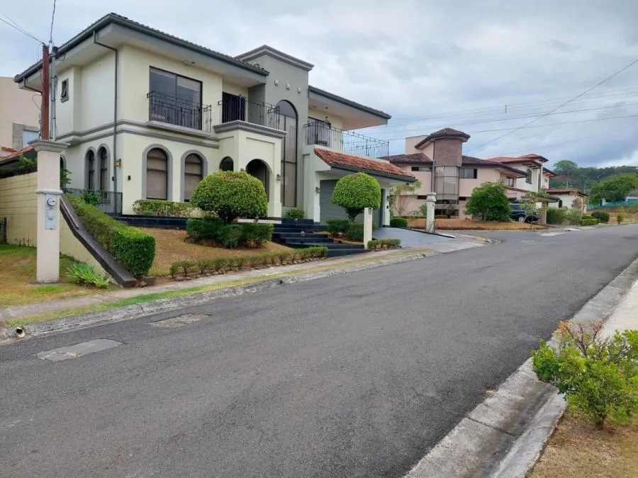 Casa en Venta en La Guácima, Alajuela. MLS 23-3544  - Venta en Guácima
