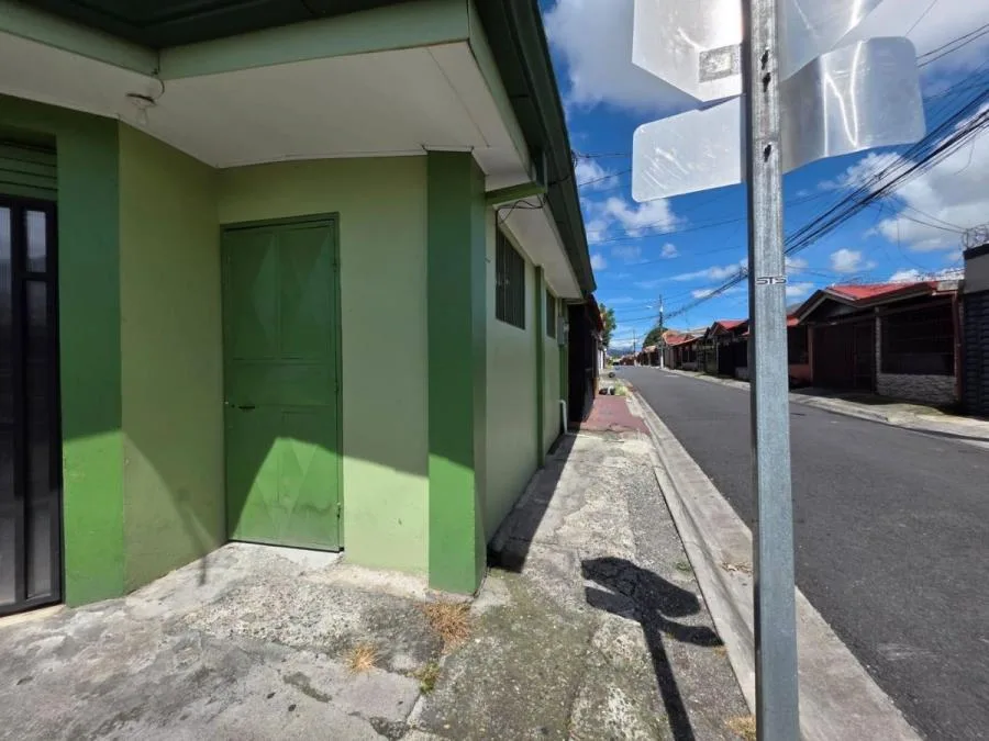 Venta de Local Comercial Esquinero en Agua Caliente, Cartago. RAH 26-296 PRECIO REBAJADO - Venta en Aguacaliente