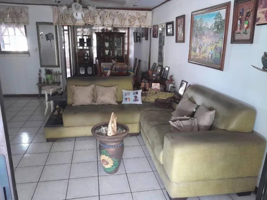 SE VENDE BELLÍSIMA CASA EN EL CORAZÓN DE EL ROBLE, PUNTARENAS - Venta en El Roble