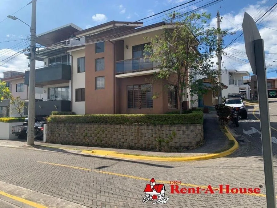 Casa en Venta en Ulloa, Heredia. RAH 23-2079 - Venta en Ulloa