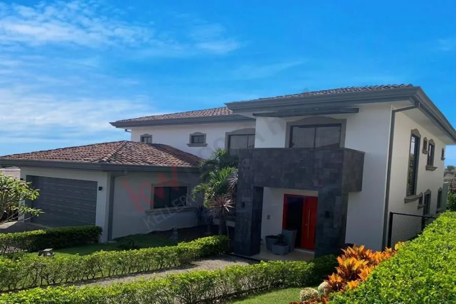 Venta de casa de lujo en condominio en Tres Ríos, la Unión US$ 887.000 #5410 - Venta en La Unión