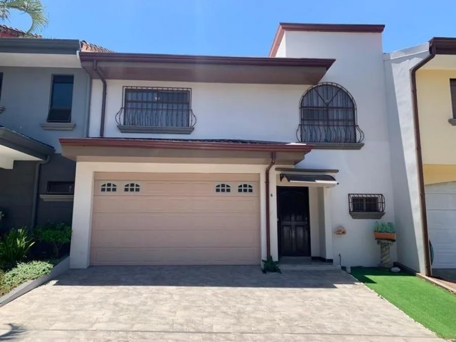 Casa en Venta en Santa Ana, San José. RAH 23-2984 - Venta en Santa Ana