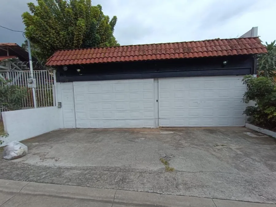 CASA EN VENTA EN SAN RAFAEL DE ESCAZÚ RAH 24160  - Venta en Escazú