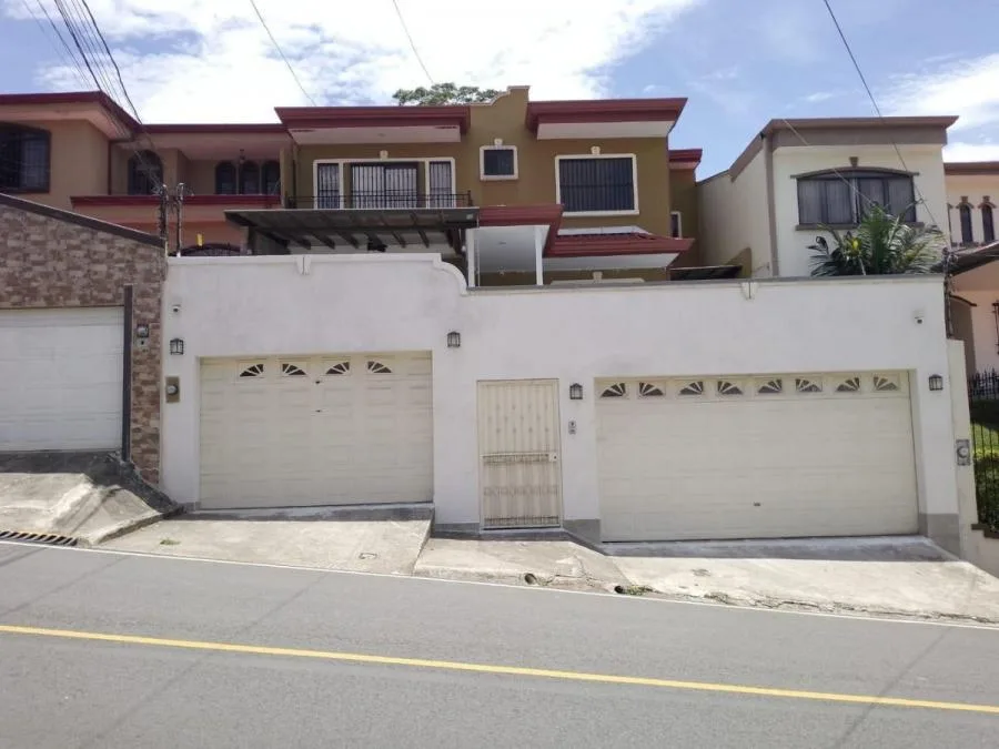 CASA EN VENTA EN LOMAS DE AYARCO, CURRIDABAT RAH 24536  - Venta en Curridabat