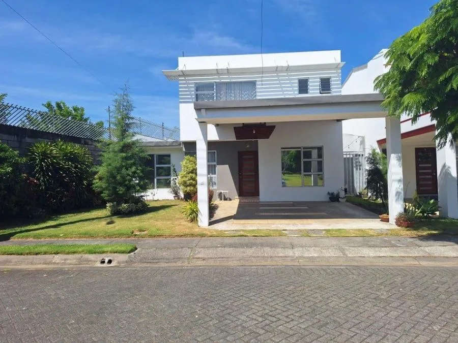 Moderna casa en condominio con terraza y amenidades ideales para toda la familia #26-1777 GS - Venta en Heredia