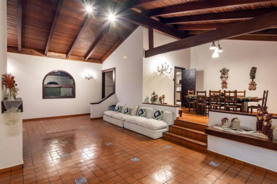 Alquiler de Excelente Casa en San Rafael de Escazú / OFC Mls. 25-1013 - Alquiler / Renta en Escazú
